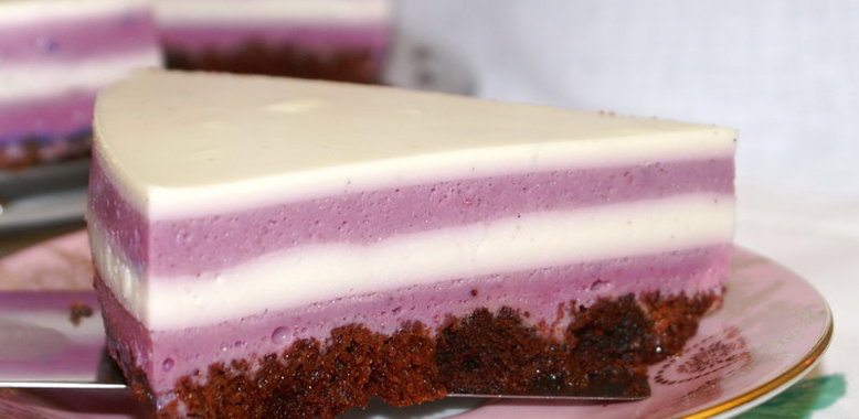 Сливочно-смородиновый желейный торт Полосатик