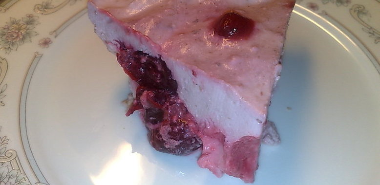 Замороженный вишневый торт с кремом из маскарпоне