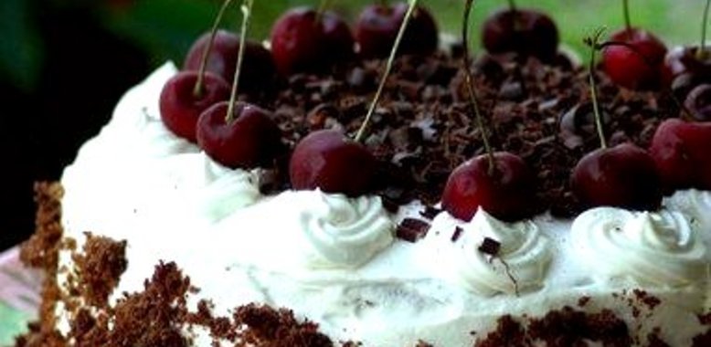 Торт «Черный лес» с вишней и шоколадным кремом
