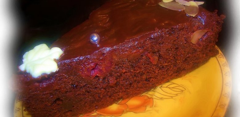 Торт Шоколадно-вишнёвая сказка (и снова влажно и нежно, да с ореховой ноткой )