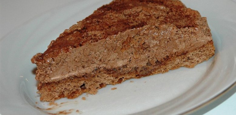 Шоколадно-сливочный торт с коньяком