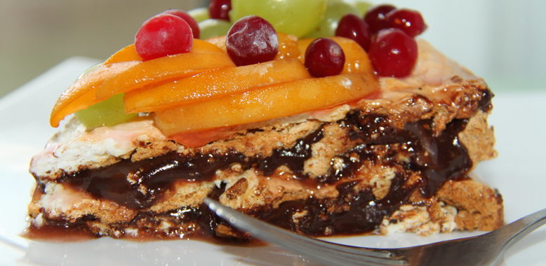 Нежный безе-торт с пивным кремом и фруктами! + десерт(Дуэль)